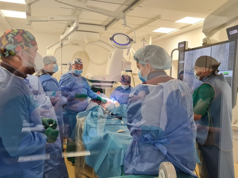 Premieră medicală la Brașov: prima implantare transcateter a valvei aortice, făcută la un spital public