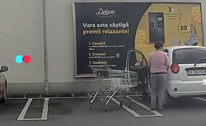 Femeia a lăsat căruțul în parcare FOTO: Captura video