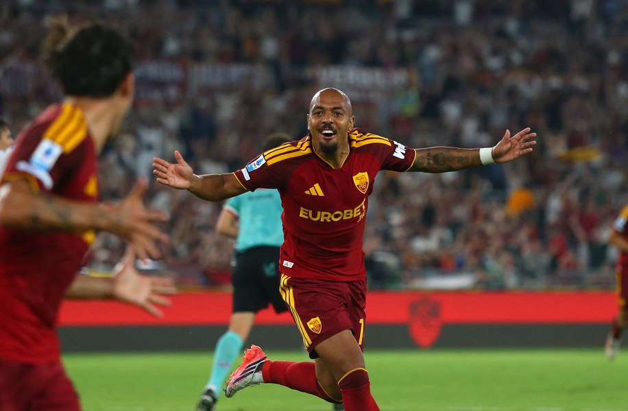 Noua vedetă din Serie A, Donyell Malen, de la copilul care juca fotbal printre vaci la „împăratul” Romei