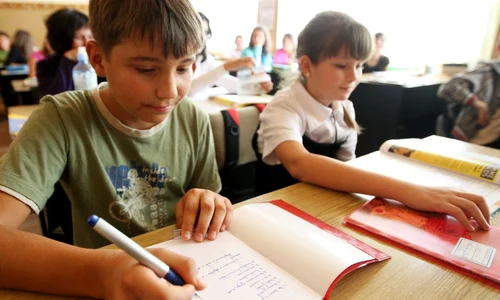 Timişoara:Sute de rechizite au fost donate de elevii unei şcoli timişorene copiilor sărmani din Timiş