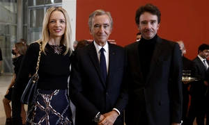 Bernard Arnault alături de fiul său, Antoine, și fiica sa, Delphine FOTO EPA-EFE