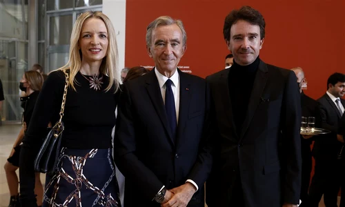 Bernard Arnault alături de fiul său, Antoine, și fiica sa, Delphine FOTO EPA-EFE
