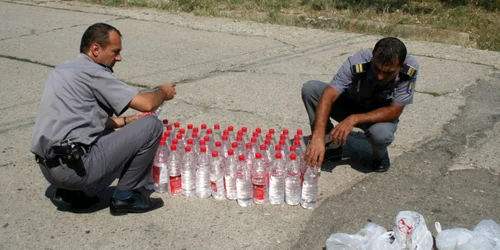 alcool confiscat politia de frontiera FOTO STPF Mehedinti