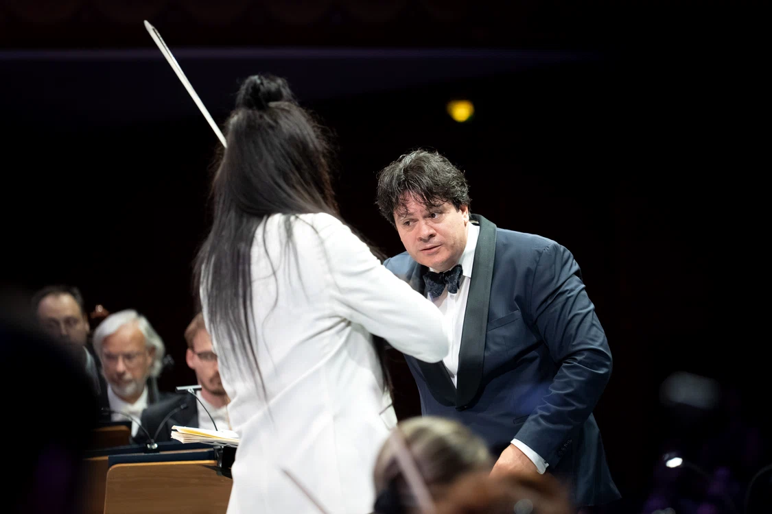 Cum se naşte muzica: violonistul Nemanja Radulović şi Cristian Măcelaru. Foto: Alex Damian 