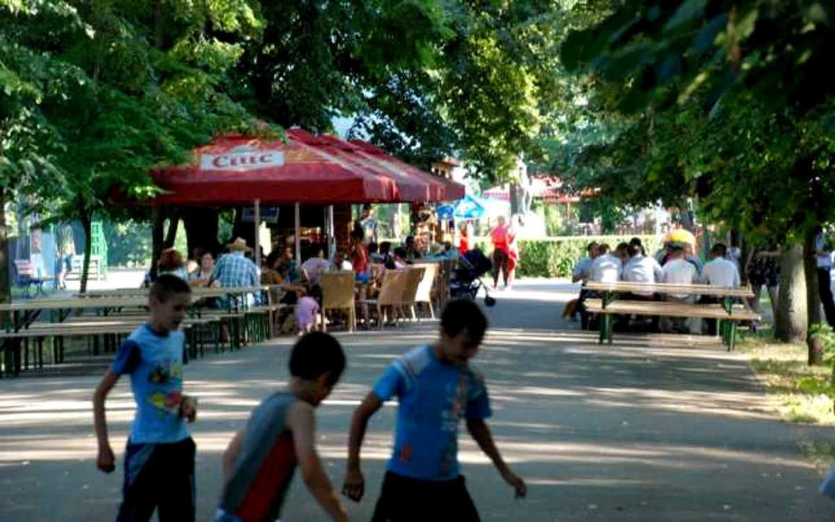 Suprafaţa ocupată efectiv este mai mare decât cea pentru care se plăteşte chirie la Primărie FOTO adevarul.ro