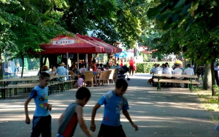 Suprafaţa ocupată efectiv este mai mare decât cea pentru care se plăteşte chirie la Primărie  FOTO adevarul.ro
