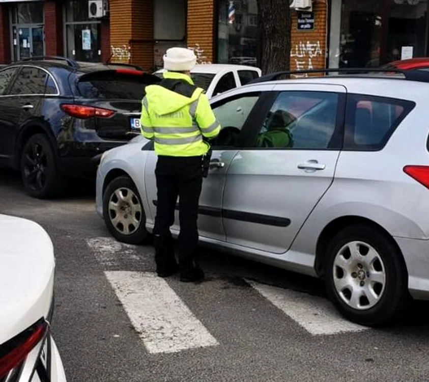 Polițiștii locali au dat 192 de amenzi șoferilor care au parcat neregulamentarFoto: Primăria Sectorului 1