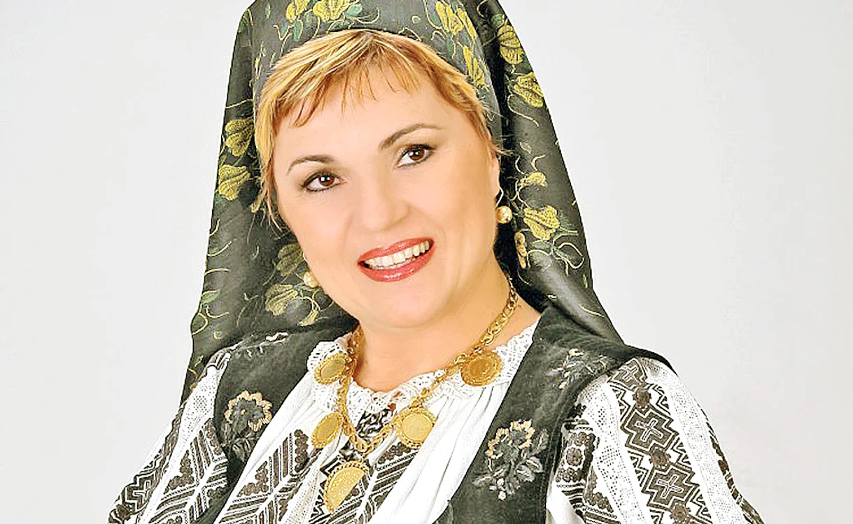 
    Nicoleta Voica a încercat  tot felul de diete, dar tot  nu reuşise să se subţieze.  Până la operaţie  cântărea 100 kg  