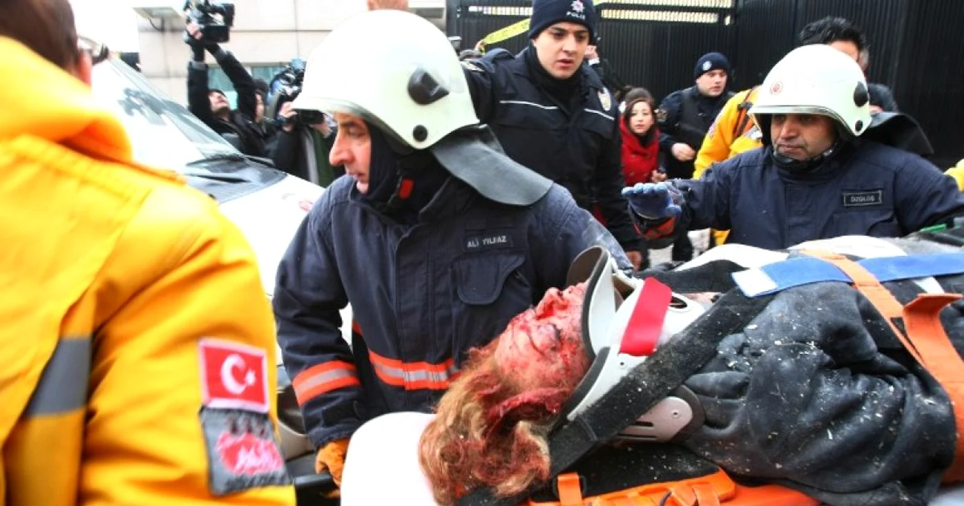 Explozia a avut loc în faţa intrării secundare a ambasadei SUA din Ankara. FOTO Afp