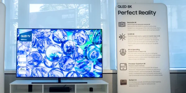 Samsung Q900R QLED