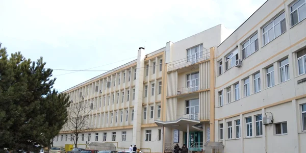 Cei doi copii au fost spălați și curățați de păduchi la Spitalul de Pediatrie din Bacău