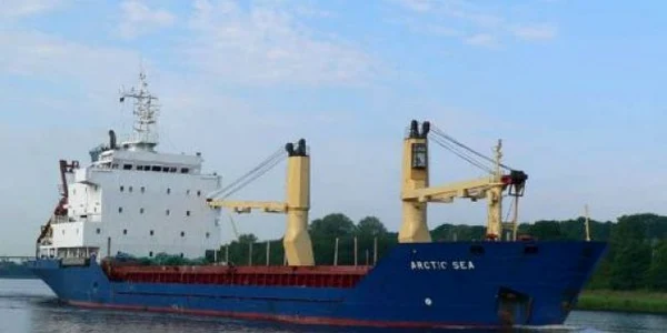Echipajul rusesc de pe cargoul Arctic Sea a fost recuperat
