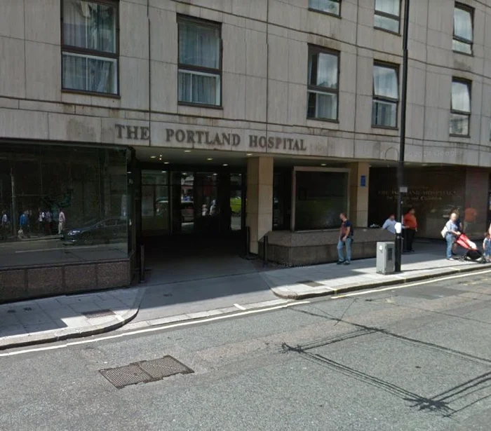 Exteriorul Spitalului Portland din Londra