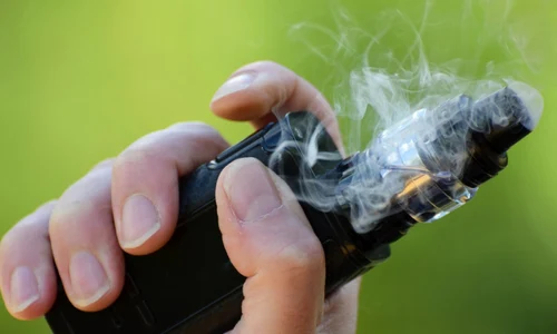 Tigara electronica vaping vapat vapare FOTO Shutterstock