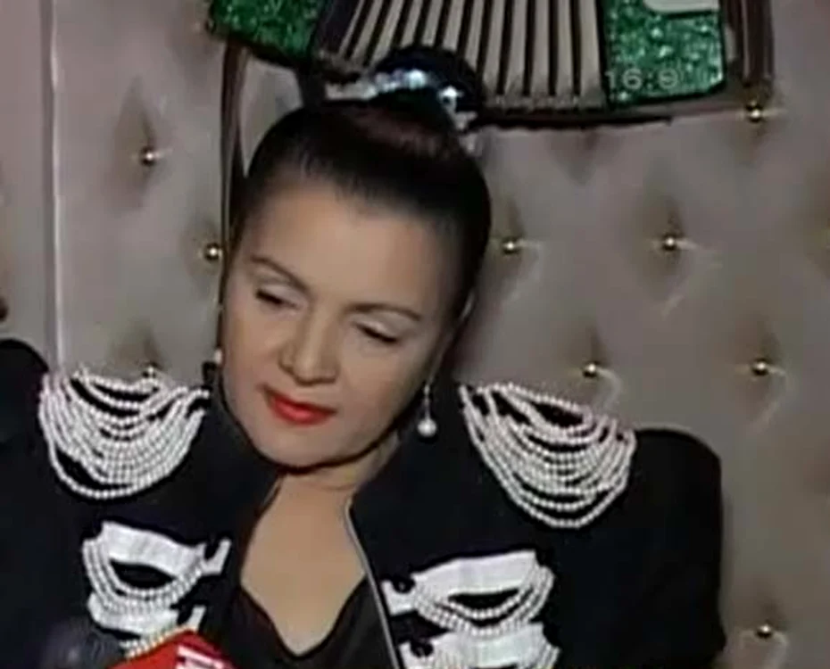 Cornelia Catanga plânge după fiul ei care va pleca din ţarăFoto: Captură Prima TV