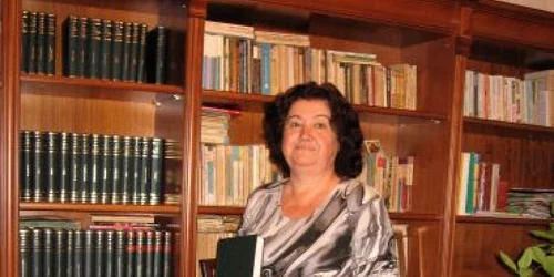Bistriţa : Dina Cămărăşan colecţionează cărţile „Adevărul“ pentru nepoţi