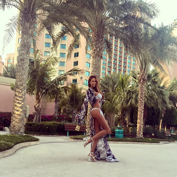 Bianca se distrează de minune în Dubai, alături de câţiva prieteniFoto: arhivă personală