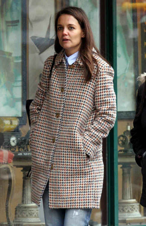 Katie Holmes Walking In Manhattan jpeg