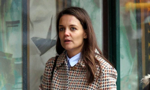 Katie Holmes Walking In Manhattan jpeg