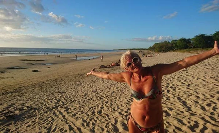 
    Monica Tatoiu s-a lăsat fotografiată în costum de baieFOTO: Arhiva personală  