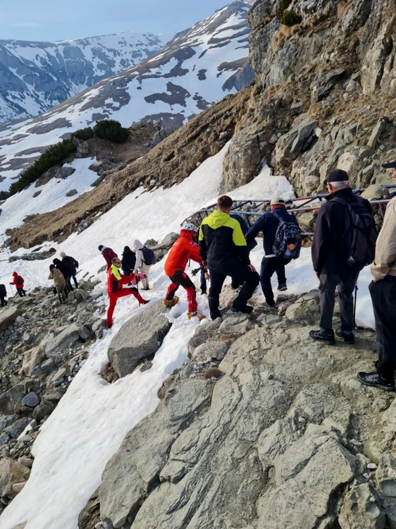 Turişti neechipaţi, aproape de hipotermie, în Bucegi FOTO Salvamont/Facebook