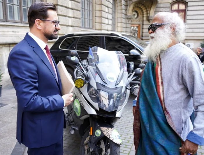 Ministrul Adrian Chesnoiu și Sadhguru. Foto: Instagram