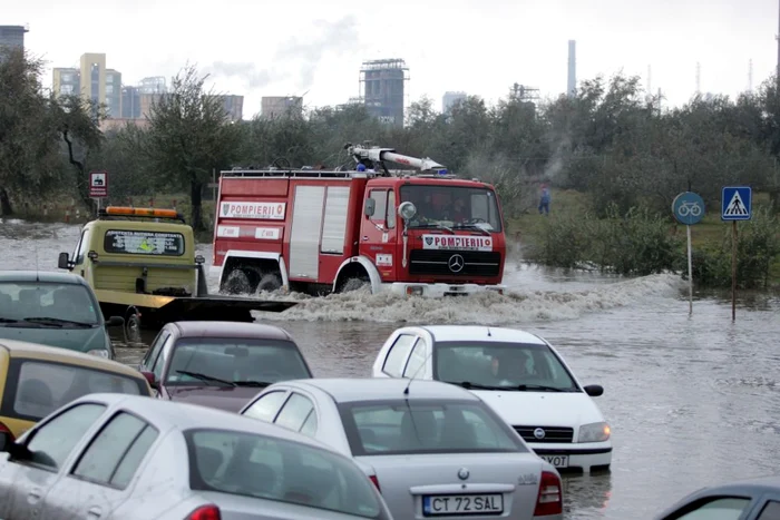 Viitura de localitatea Corbu, județul Constanța, a inundat străzile și mai multe gospodăriiFoto: Mediafax