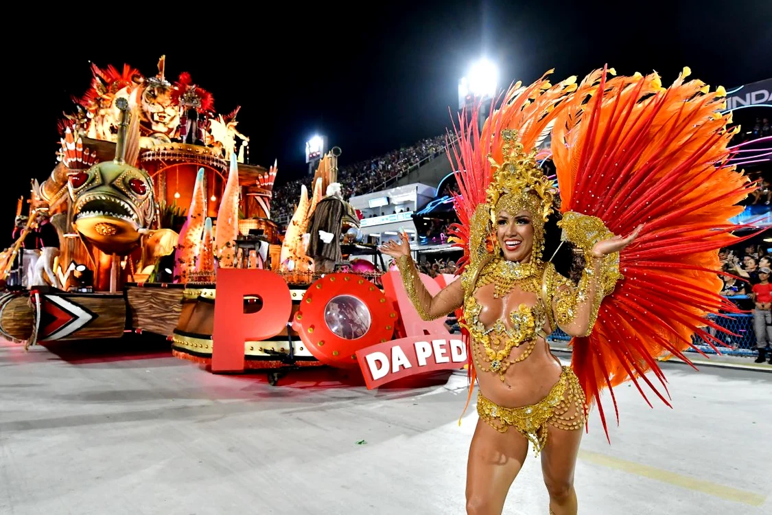 Străzile din Rio sunt pline de mașini decorate (foto: Profimedia)