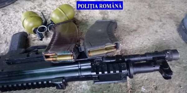 pistoale si grenade foto ipj hunedoara