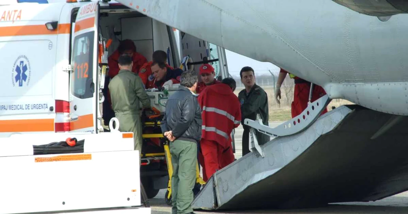  Cei doi copii au fost transportaţi ieri la Bucureşti de o aeronavă MapN