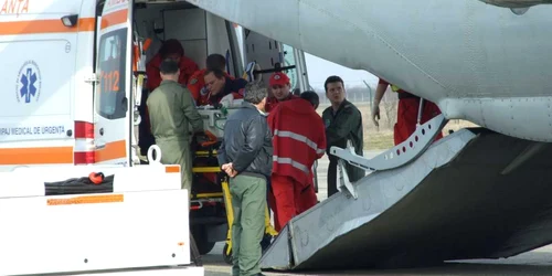  Cei doi copii au fost transportaţi ieri la Bucureşti de o aeronavă MapN