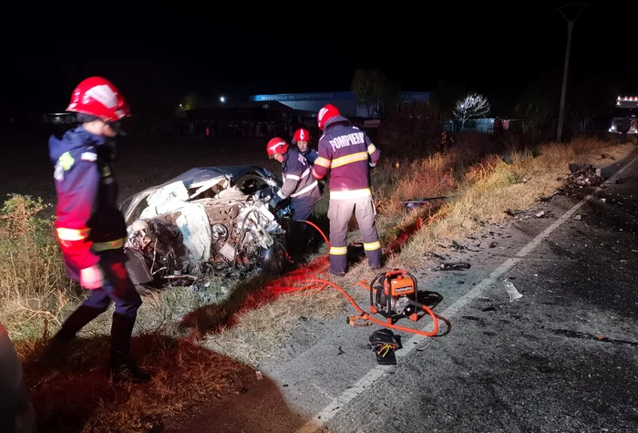 Victimele au fost scoase de echipajul de descarcerare. SURSA IPJ Buzău
