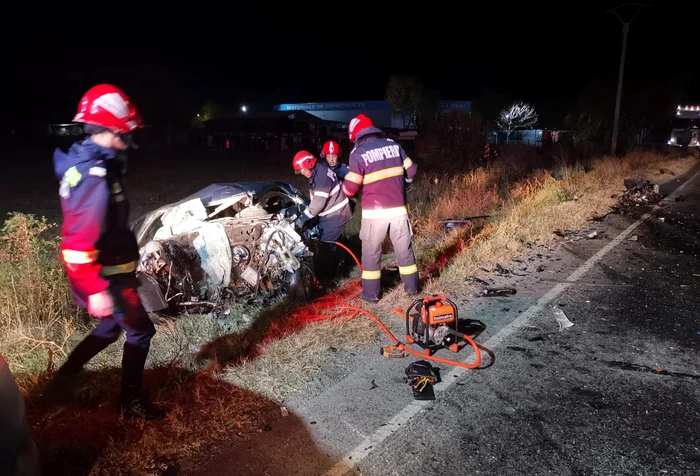 Victimele au fost scoase de echipajele de descarcerare. SURSA IPJ Buzău