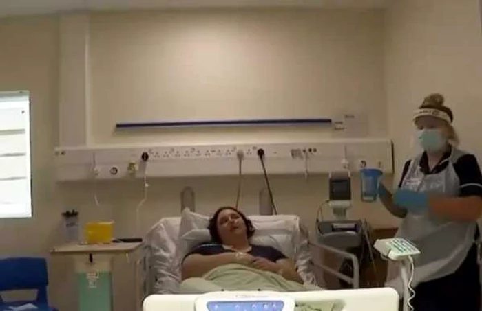 Alexandra Constantin, o româncă din Marea Britanie, este prima pacientă care a primit un tratament cu interferon beta, testat în cadrul unui studiu clinic Foto:Digi 24