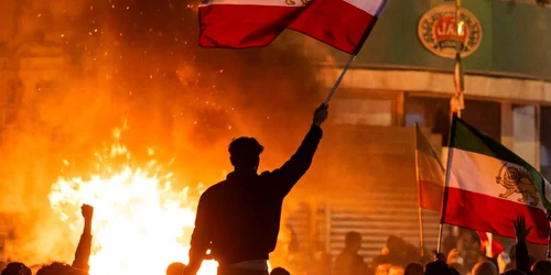 proteste violente in Iran foto X @gghamari jfif