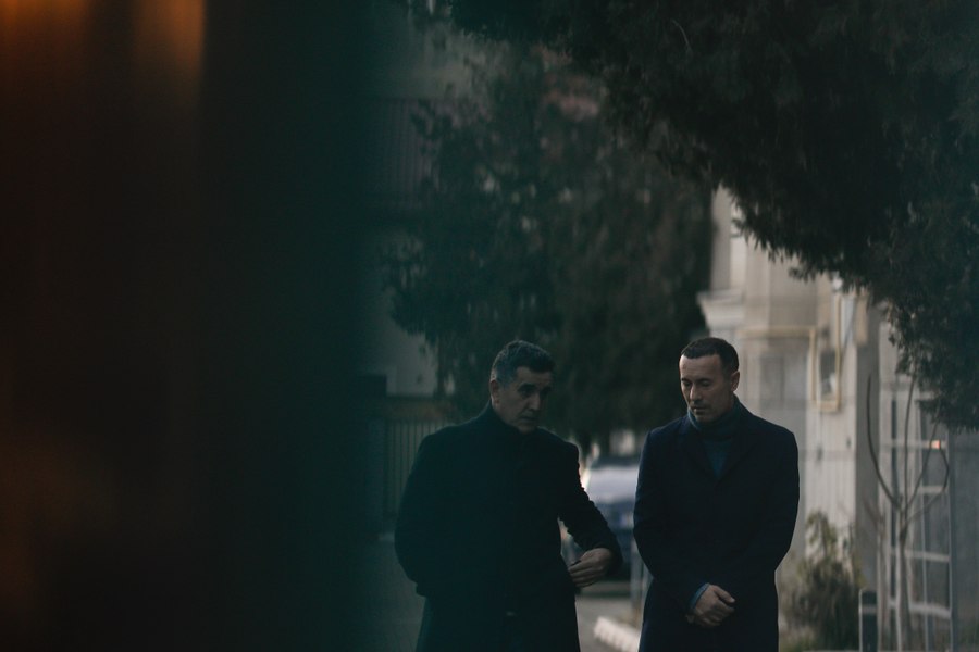 Iulian Dumitrescu, 600.000 de euro cheltuiți într-un an și jumătate pe vacanțe și cumpărături. Pe unde se plimba politicianul de lux