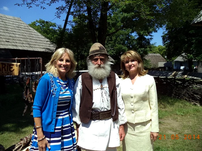 2014. Nea Ilinca, încadrat de Jill Biden şi de Elena Băsescu 