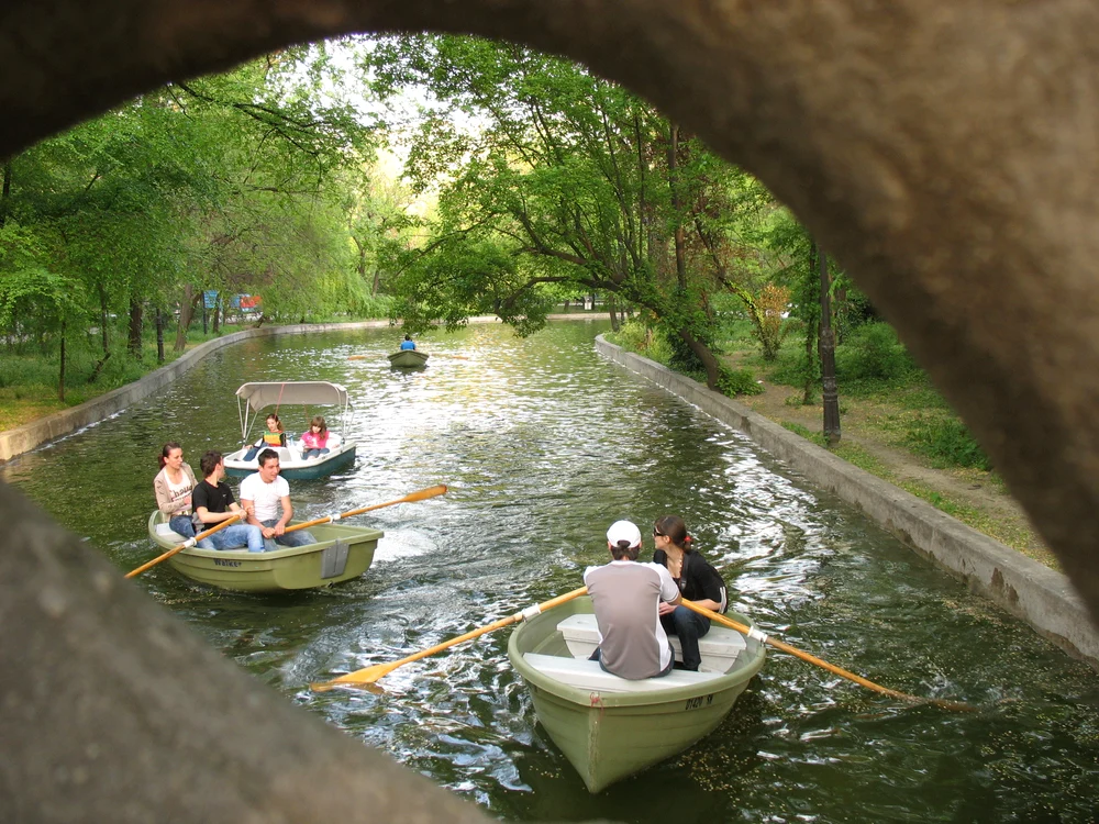 
    Vremea va fi mai caldă cu 10 -12 grade decât ar fi normal  