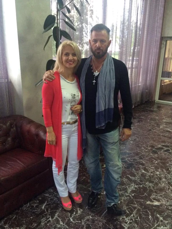 Actorul s-a fotografiat la final cu membrii clinicii