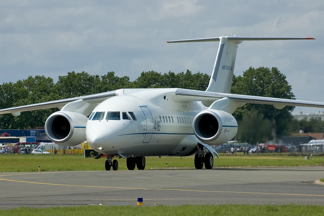 Avionul s-a prăbuşit în apropierea aeroportului, la o jumătate de kilometru de o piaţă