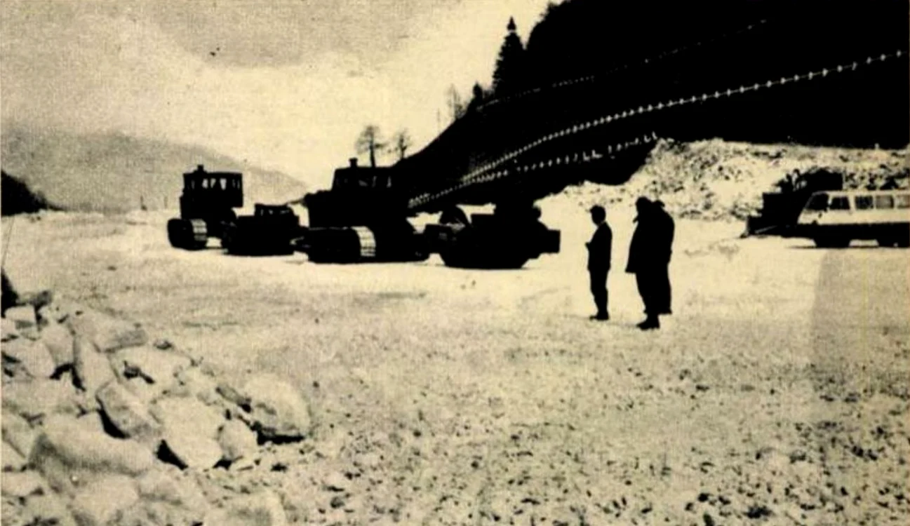 Barajul Valea de Pești în șantier. 1972. Foto: Revista Flacăra, 1972.