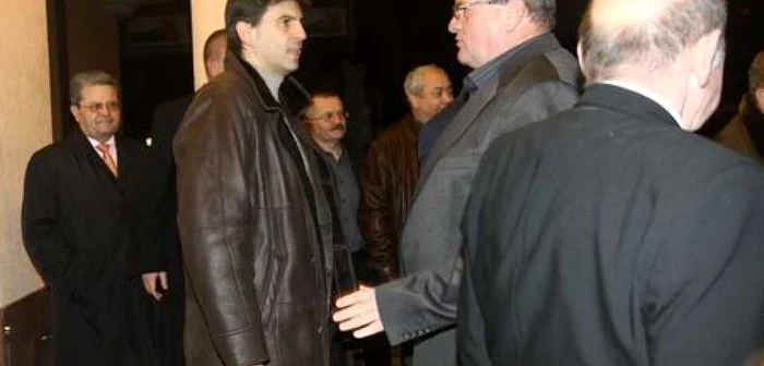 Lupescu (stânga) beneficiază de sprijinul necontenit al lui Mureşan