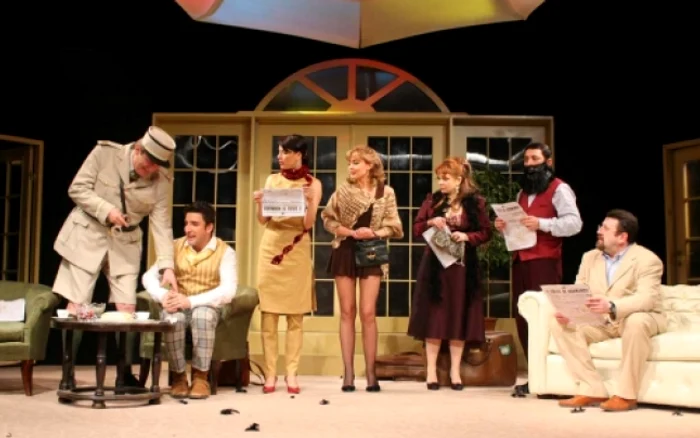 ăScenă din spectacolul „Pijamalele” care se joacă la Teatrul Metropolis         FOTO Teatrul Metropolis