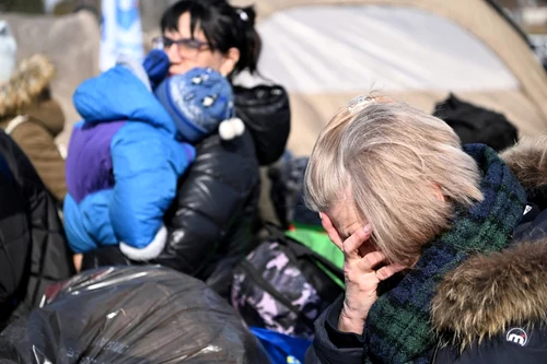 Ucrainencele fug din calea ororilor războiului încercând să-şi salveze copiii. FOTO Gettyimages