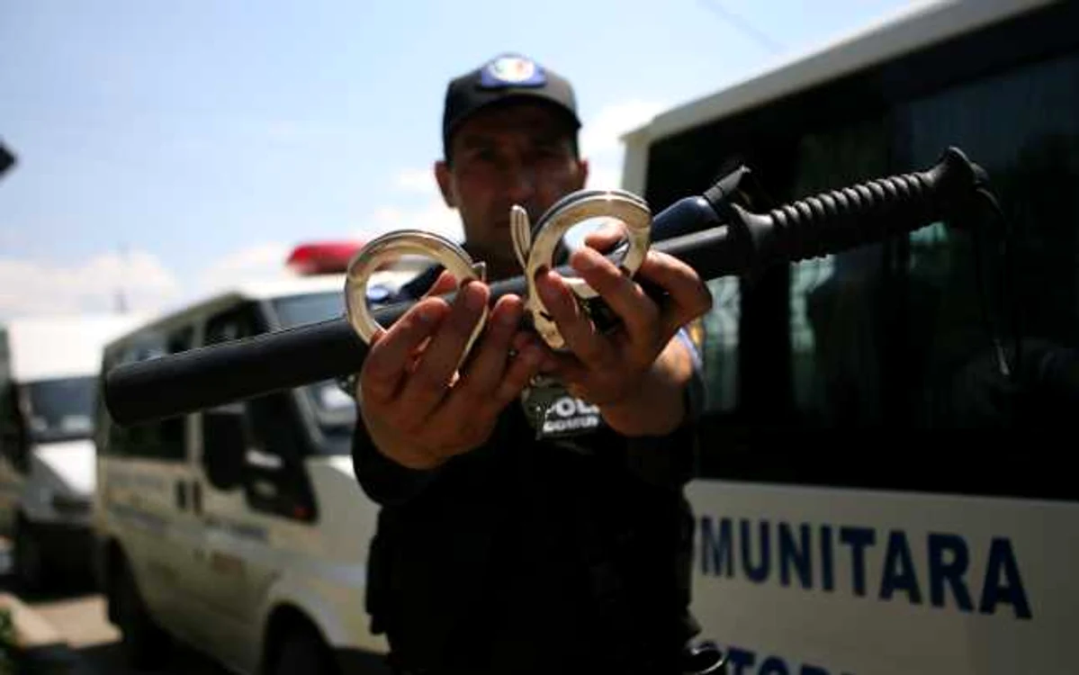 Mijloacele de apărare din dotarea Poliţiei FOTO Adevărul