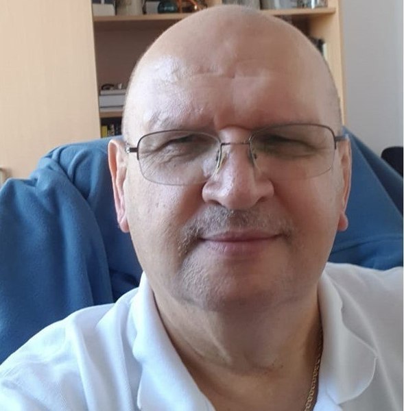 Chirurg, răbufnire pe Facebook: „Ajungeți la mine folosind doar câteva cuvinte magice“ 