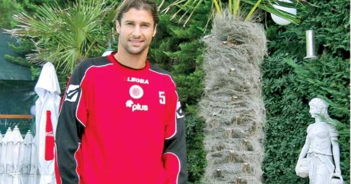 Lorik Cana este una dintre vedetele albanezilor, el fiind legitimat la Lazio Roma