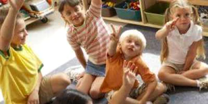 Arădenii sunt încurajaţi sa adopte copii