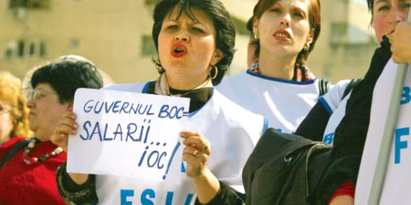 Sindicaliştii din Buzău ameninţă cu greva foamei dacă nu-şi primesc  salariile