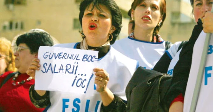 Sindicaliştii din Buzău ameninţă cu greva foamei dacă nu-şi primesc  salariile